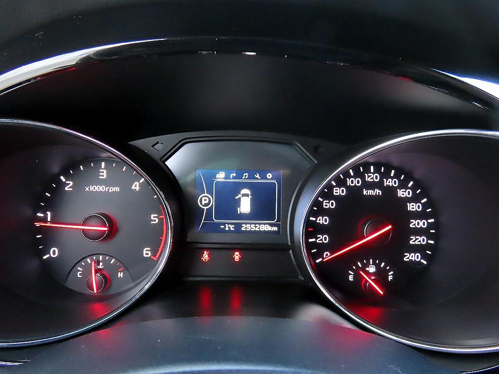 KIA Carnival - Vista 9