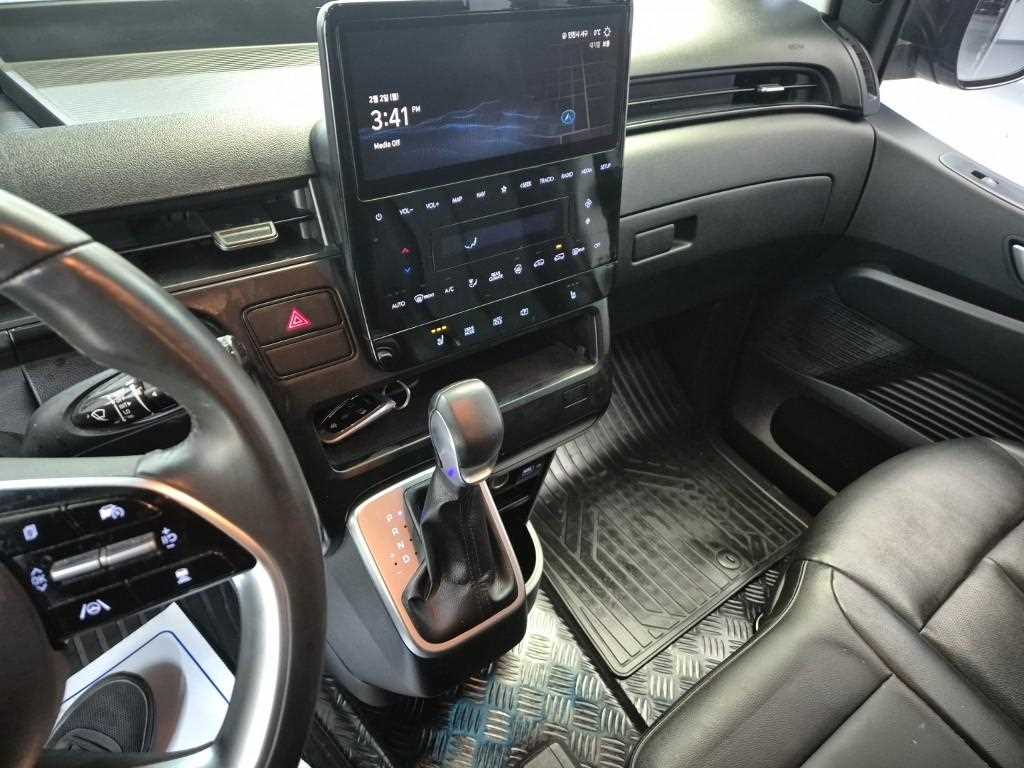 HYUNDAI Staria - Vista 10