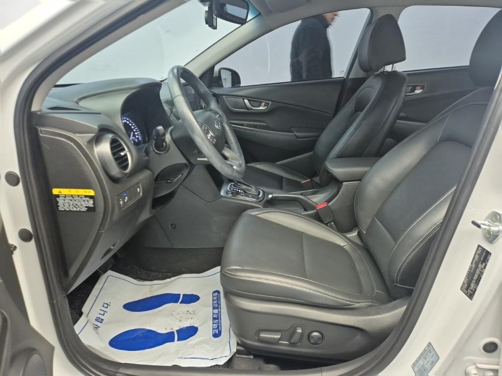 HYUNDAI Kona - Vista 10