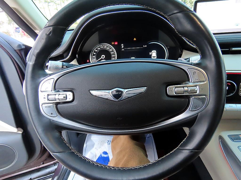 Genesis GV70 - Vista 8