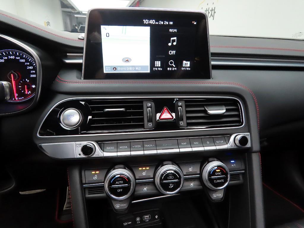 Genesis G70 - Vista 9