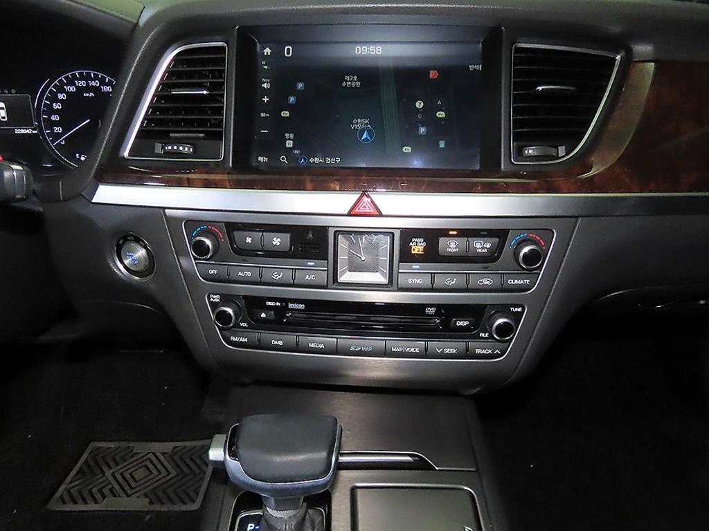 HYUNDAI Genesis - Vista 11