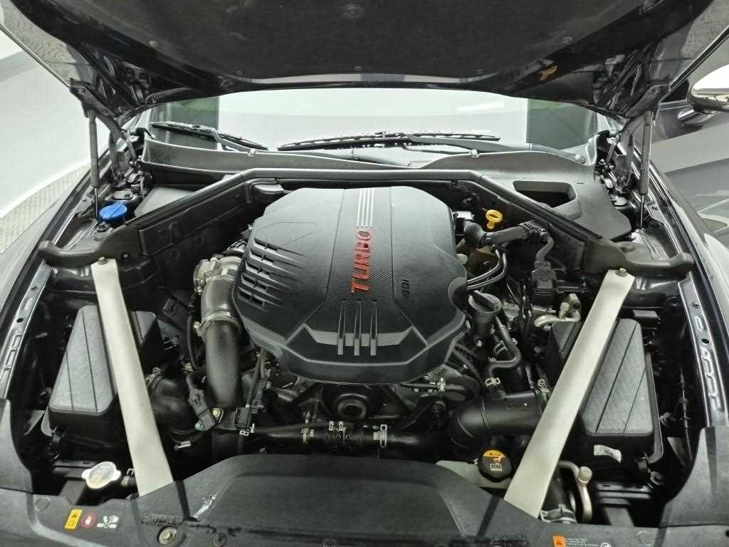 KIA Stinger - Vista 5