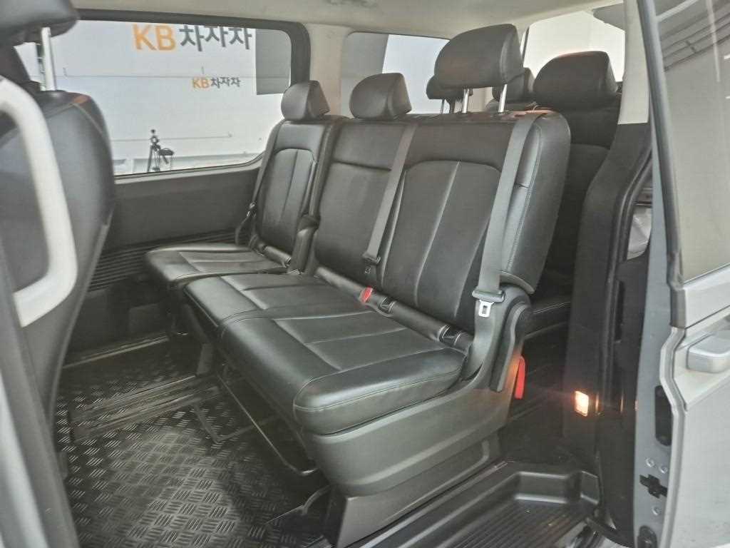 HYUNDAI Staria - Vista 12