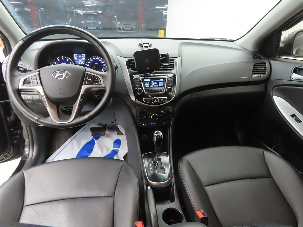HYUNDAI Accent - Vista 7