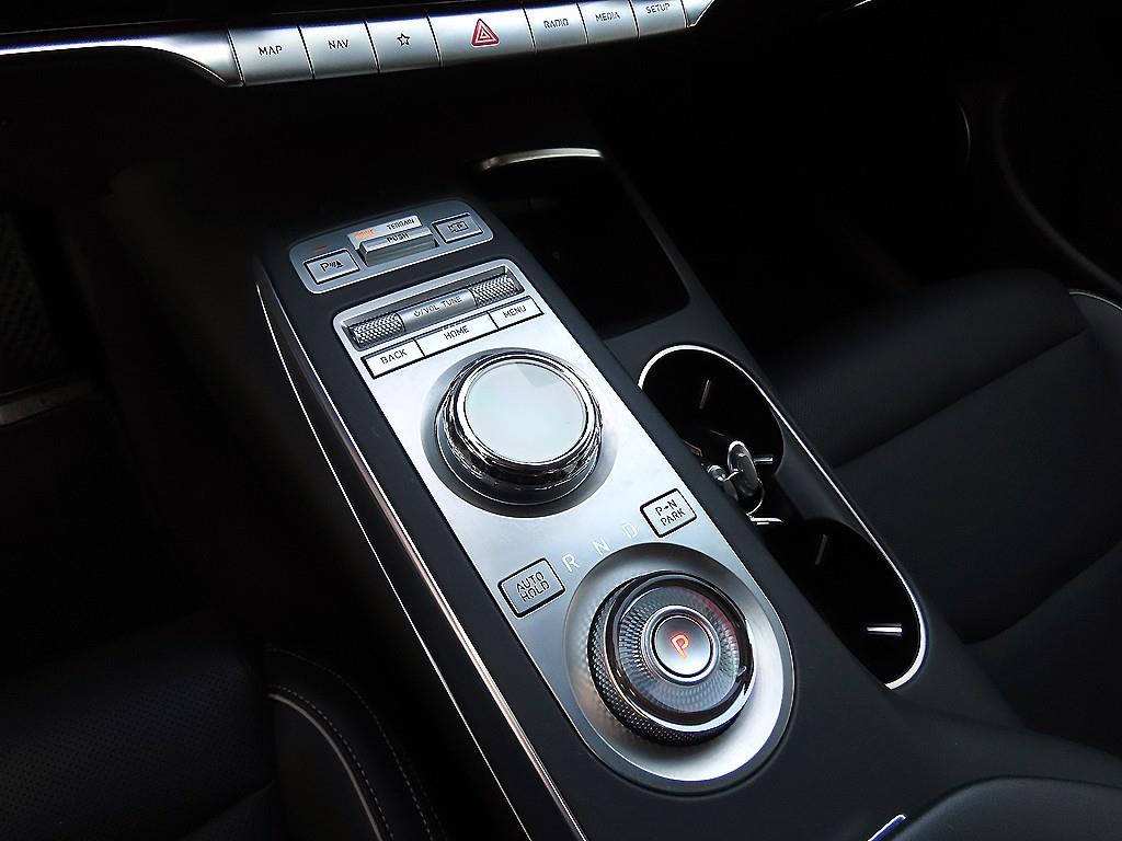 Genesis GV70 - Vista 11