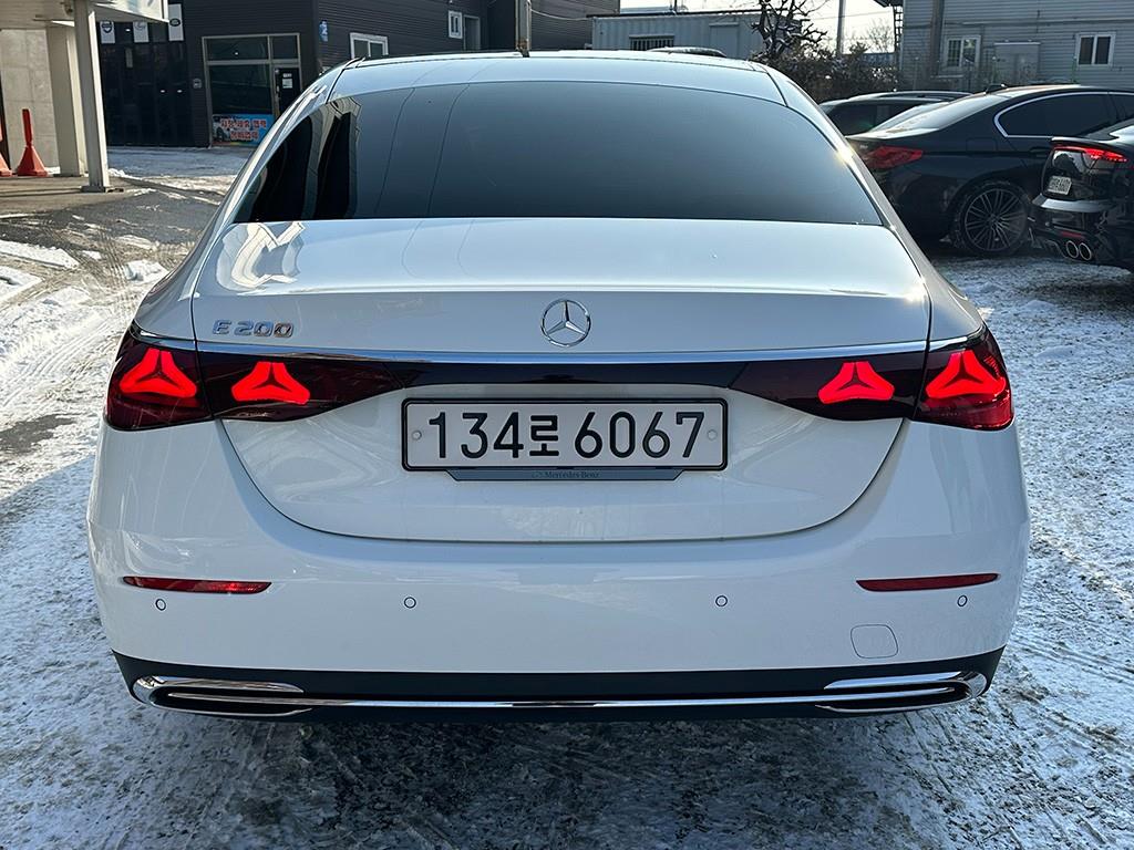 Mercedes Benz E class - Vista 4