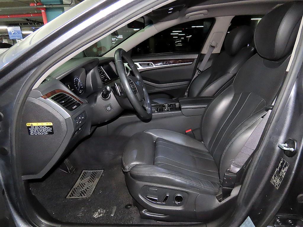 HYUNDAI Genesis - Vista 6