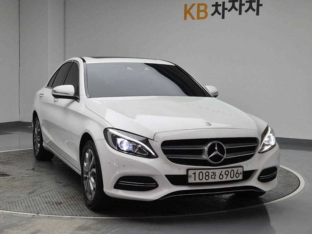 Mercedes Benz C Class - Vista 4