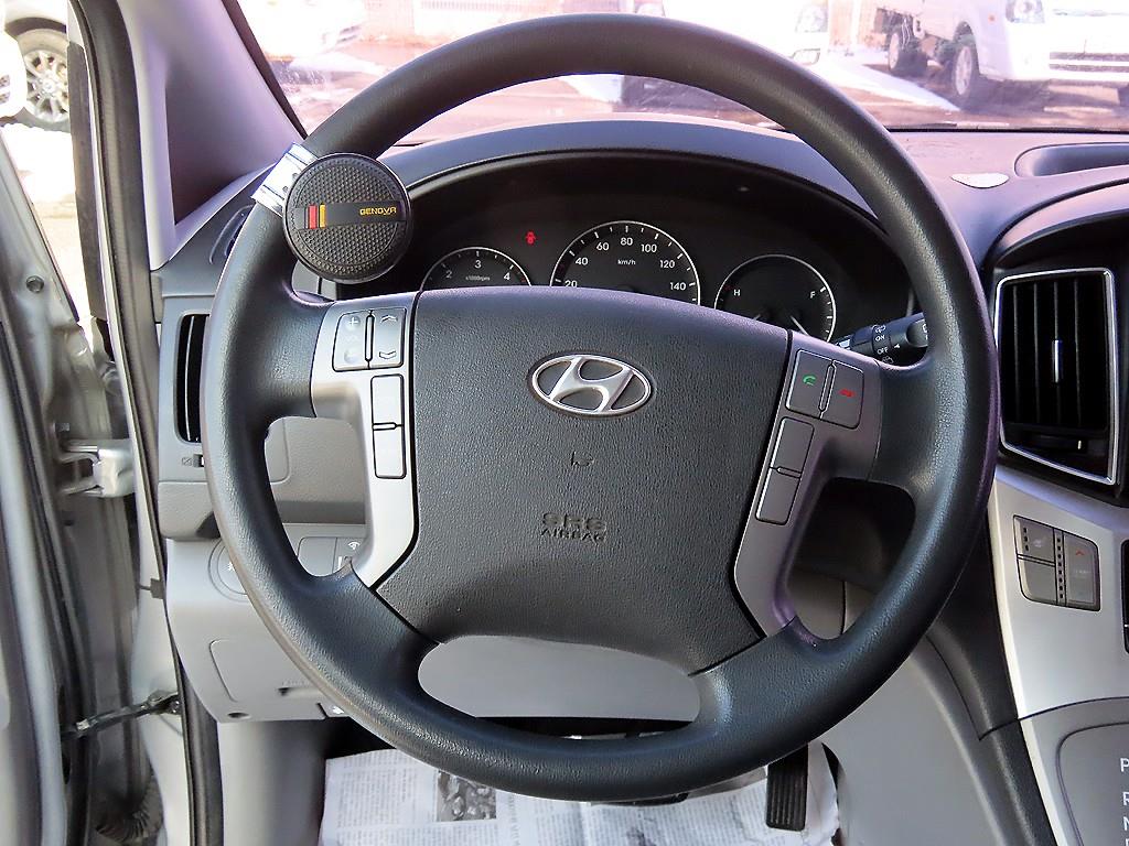 HYUNDAI Starex - Vista 8