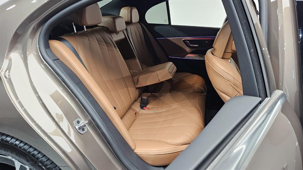 Mercedes Benz E class - Vista 12