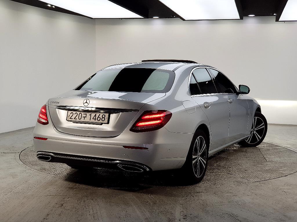 Mercedes Benz E class - Vista 4