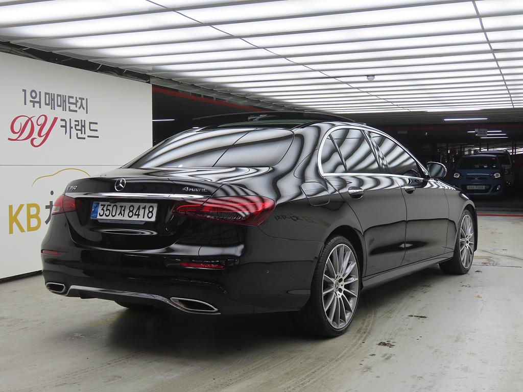 Mercedes Benz E class - Vista 4