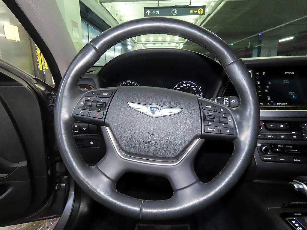 HYUNDAI Genesis - Vista 8