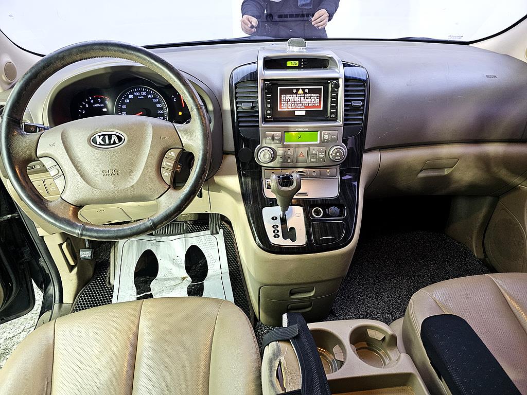 KIA Carnival - Vista 5