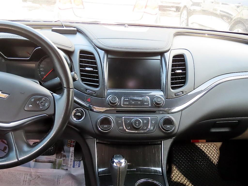 Chevrolet Impala - Vista 10