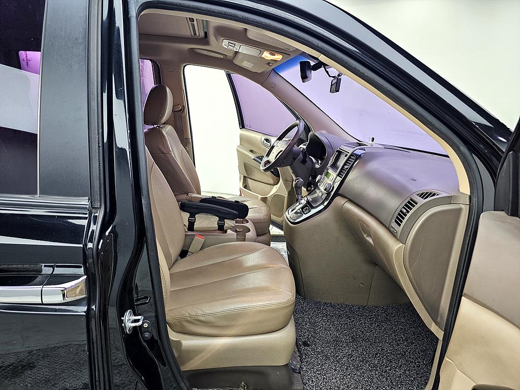 KIA Carnival - Vista 11