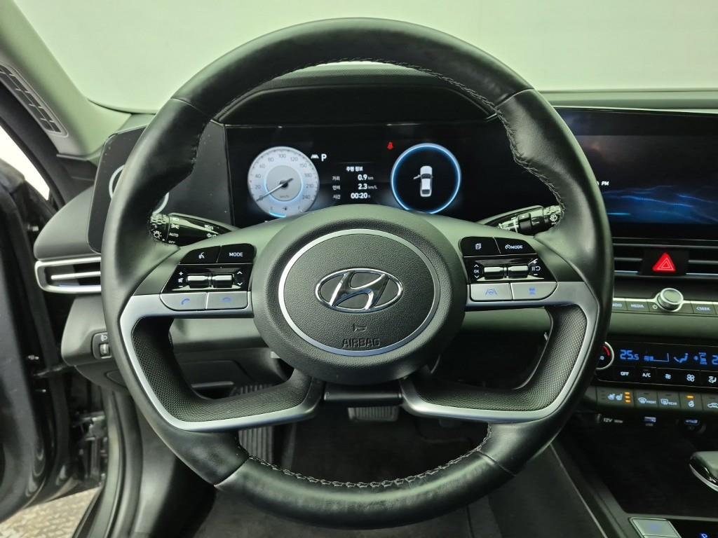 HYUNDAI Avante - Vista 9