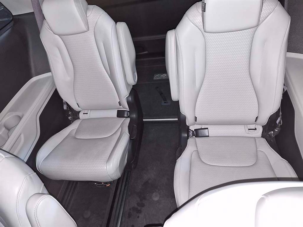 KIA Carnival - Vista 8