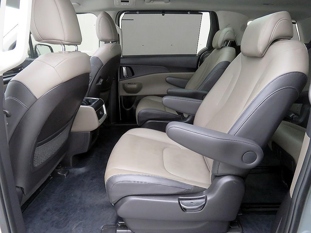 KIA Carnival - Vista 8