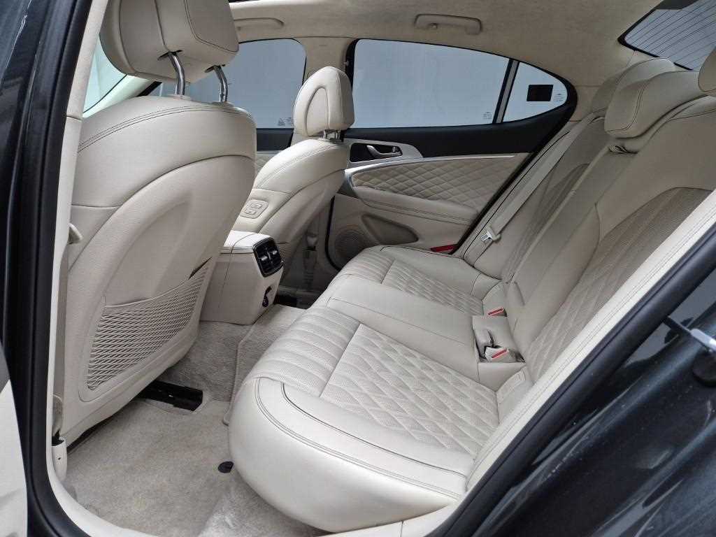 Genesis G70 - Vista 12