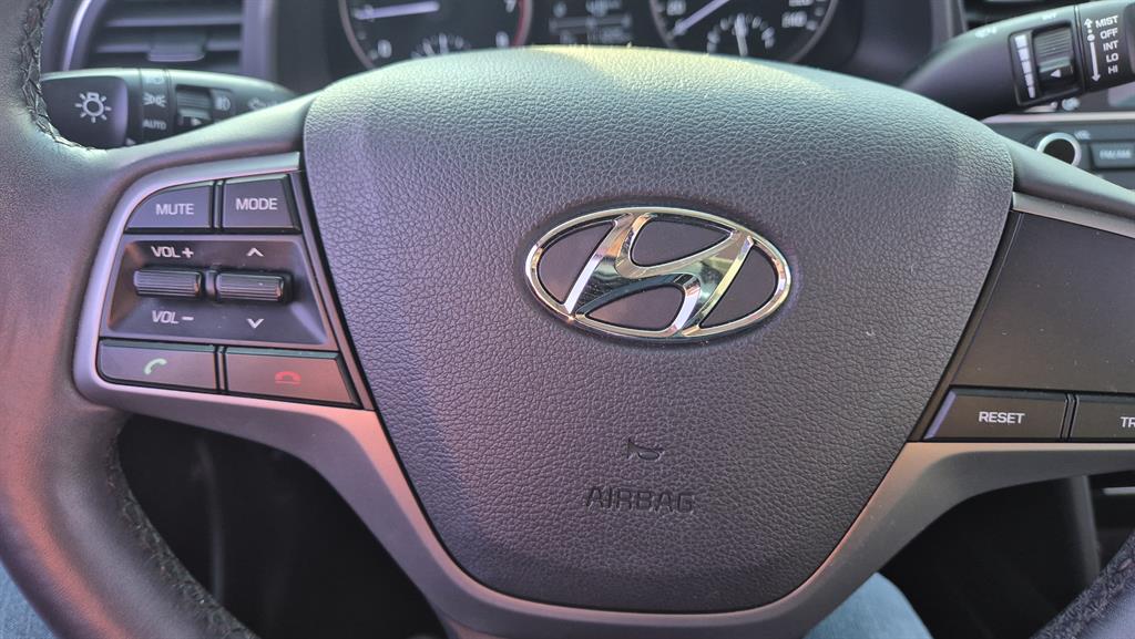 HYUNDAI Avante - Vista 9