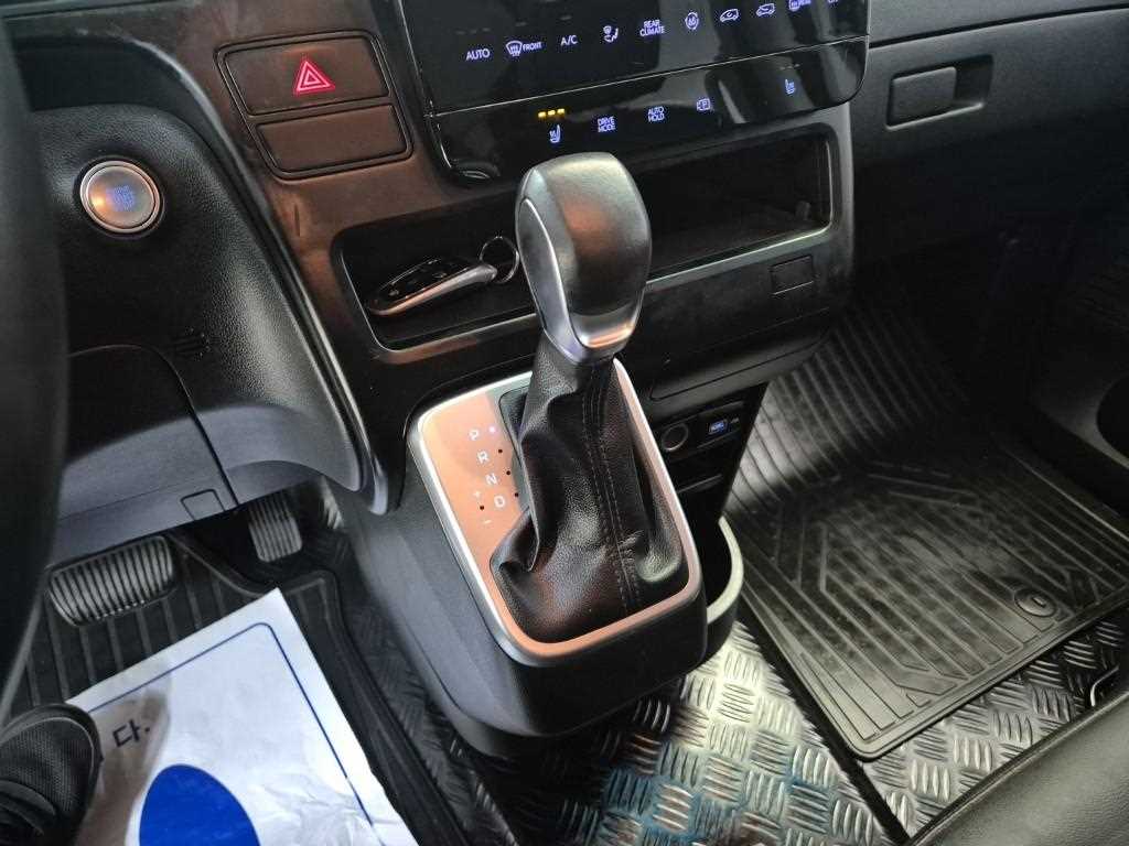 HYUNDAI Staria - Vista 8