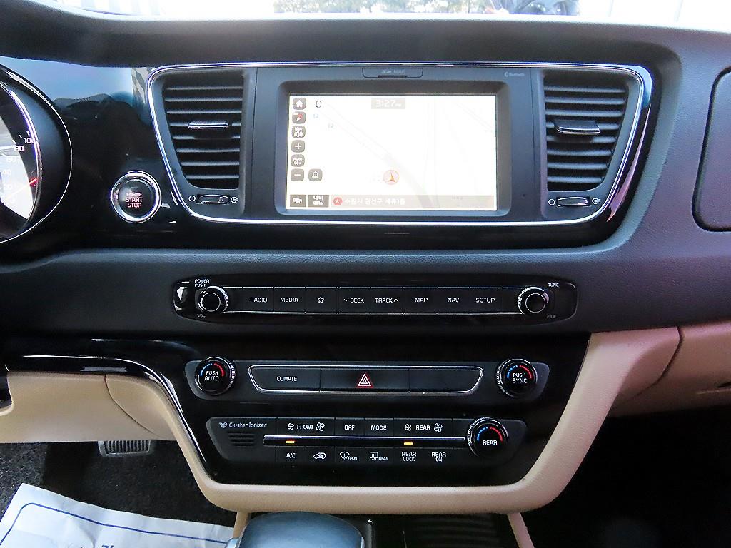 KIA Carnival - Vista 11