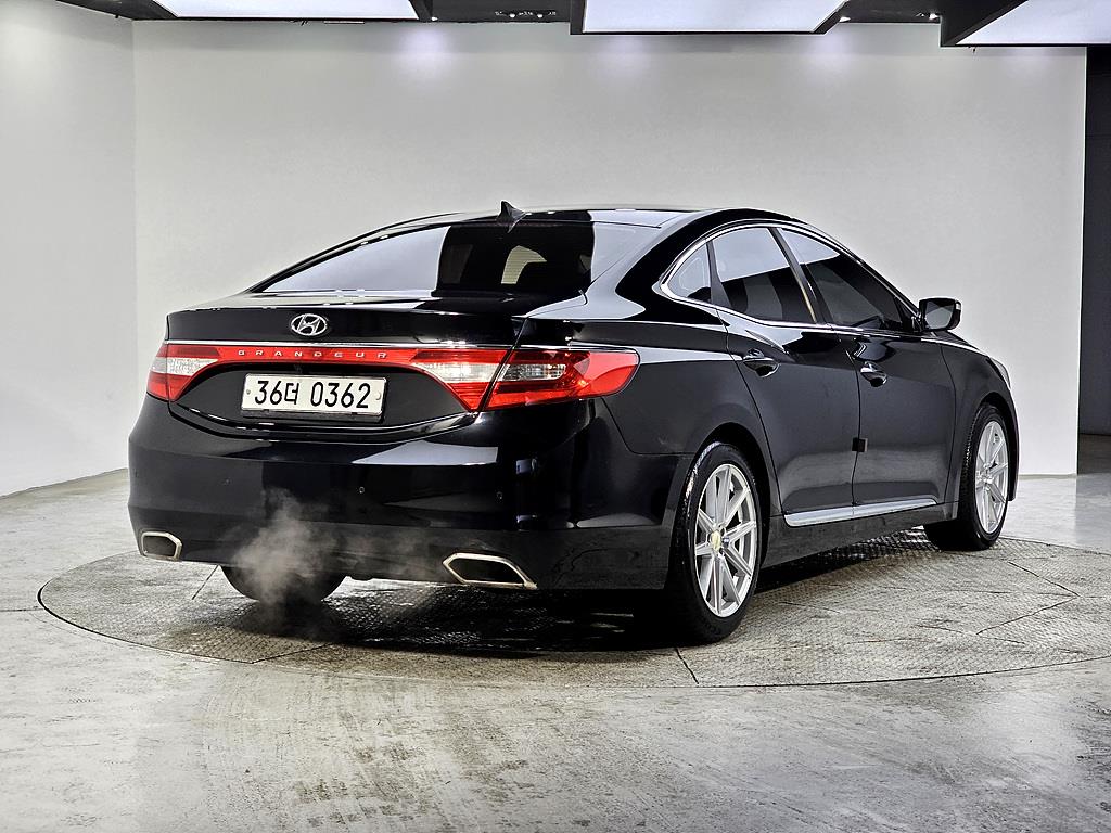 HYUNDAI Grandeur - Vista 4