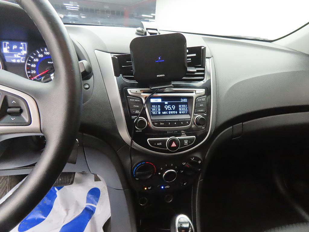 HYUNDAI Accent - Vista 10