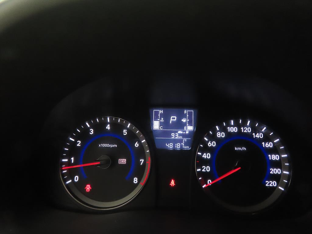 HYUNDAI Accent - Vista 9