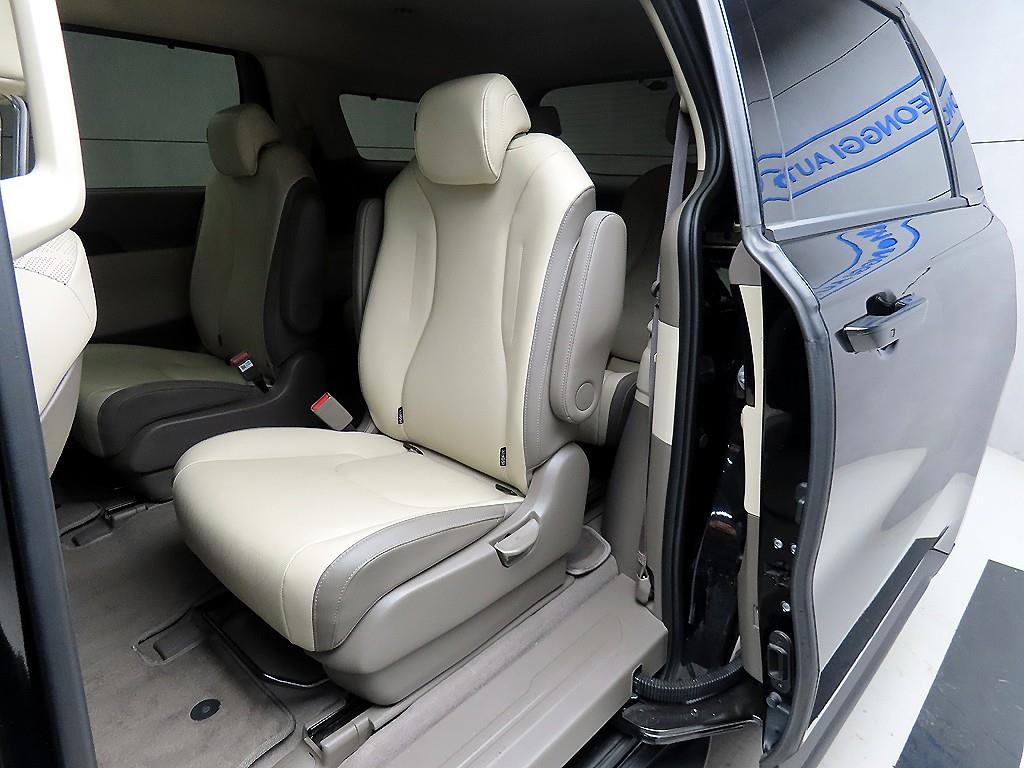 KIA Carnival - Vista 6