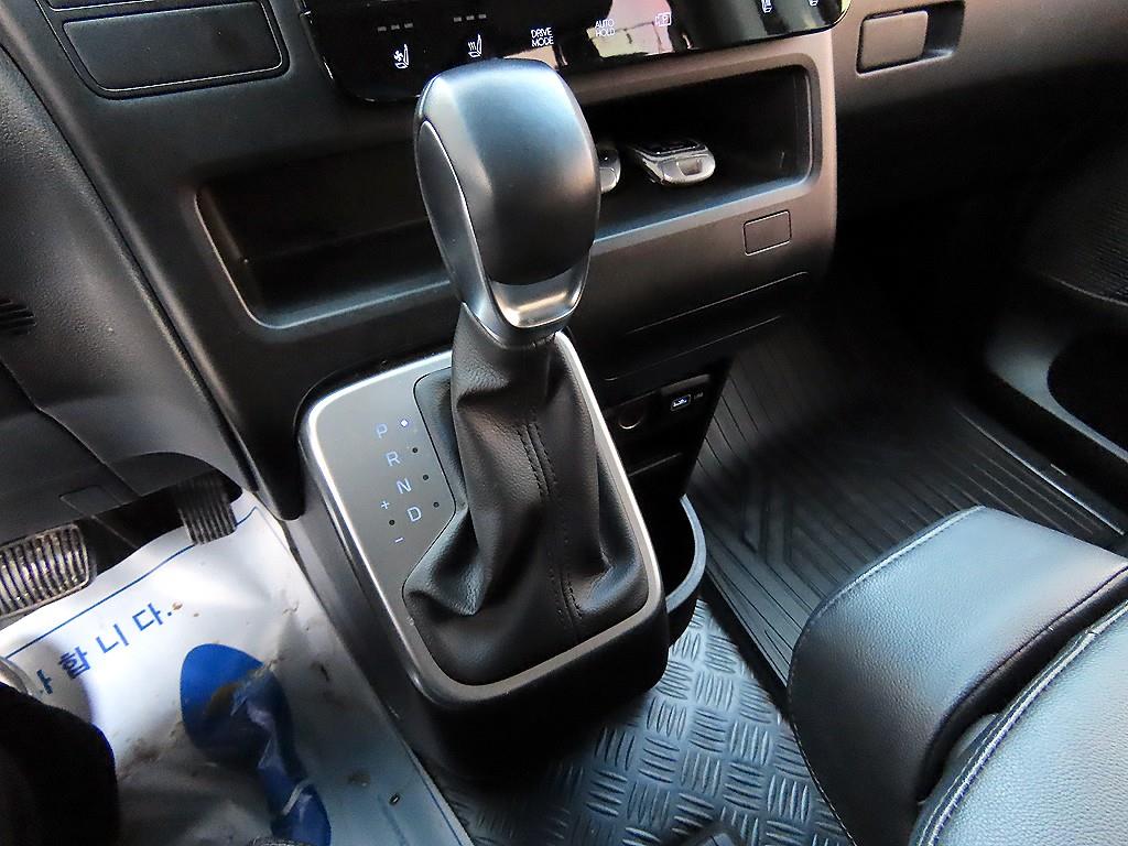 HYUNDAI Staria - Vista 11