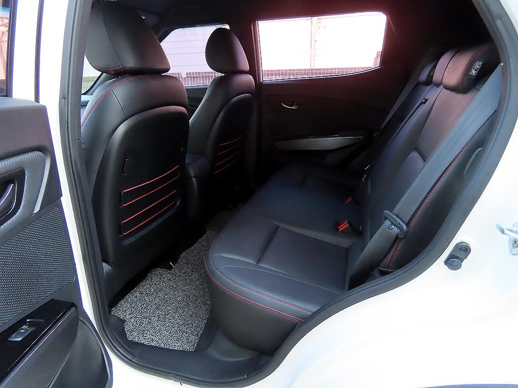 Ssangyong Tivoli - Vista 6