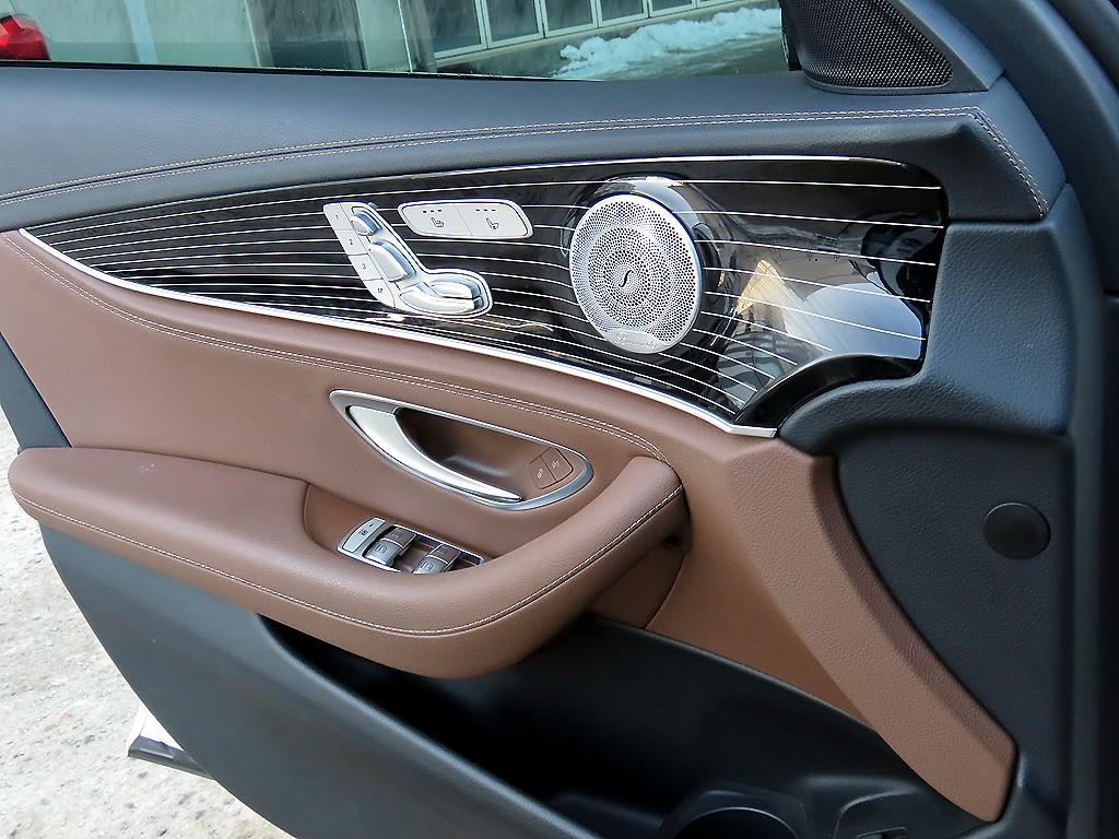 Mercedes Benz E class - Vista 12