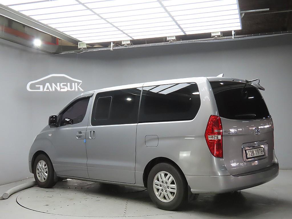 HYUNDAI Starex - Vista 5