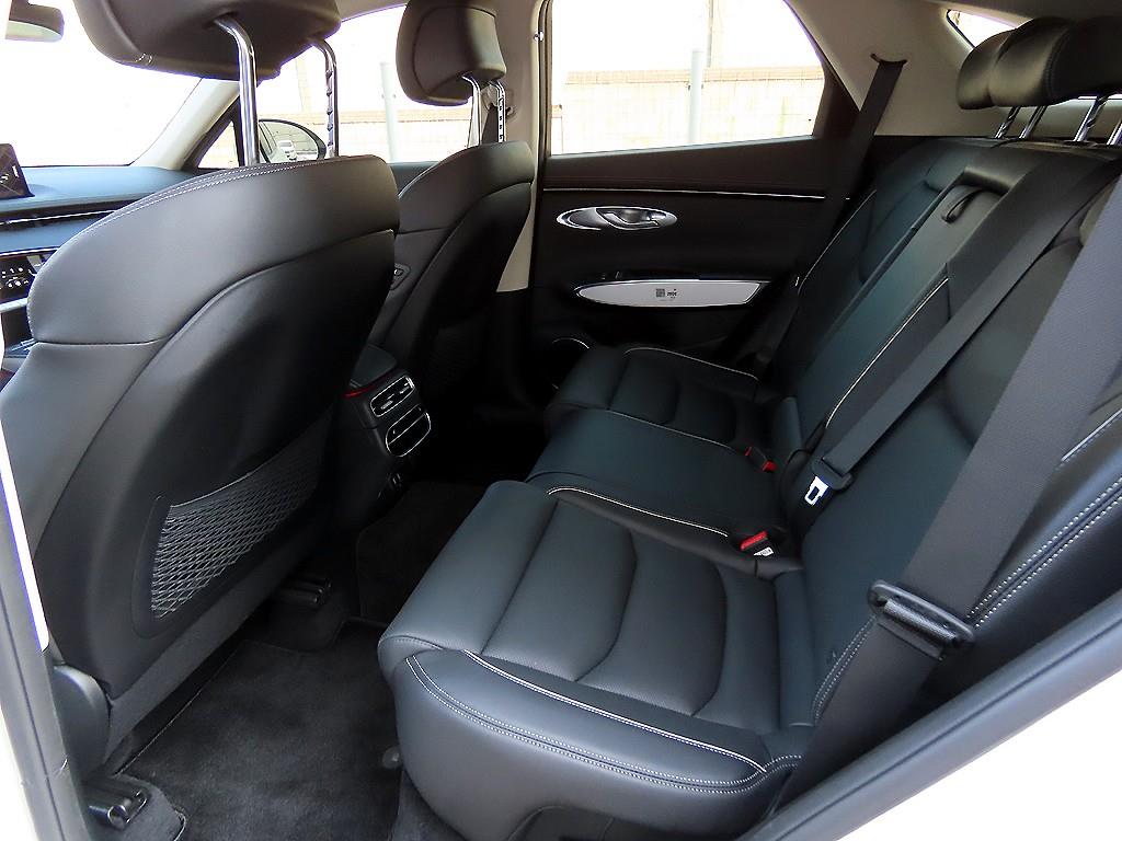 Genesis GV70 - Vista 6