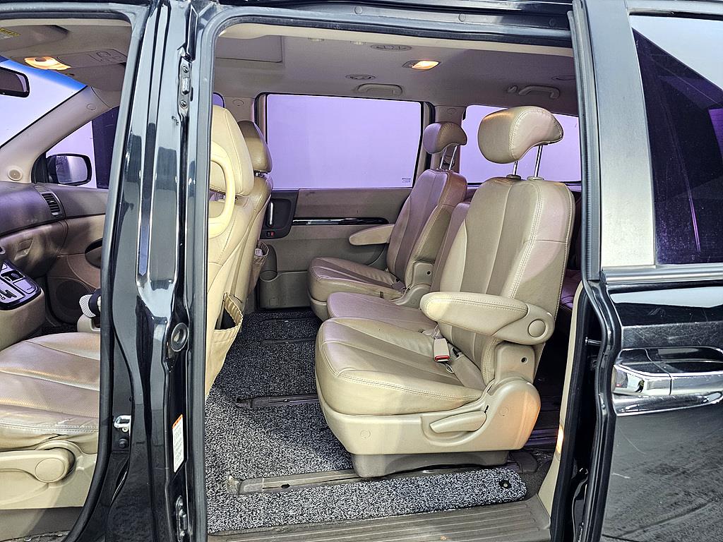 KIA Carnival - Vista 9