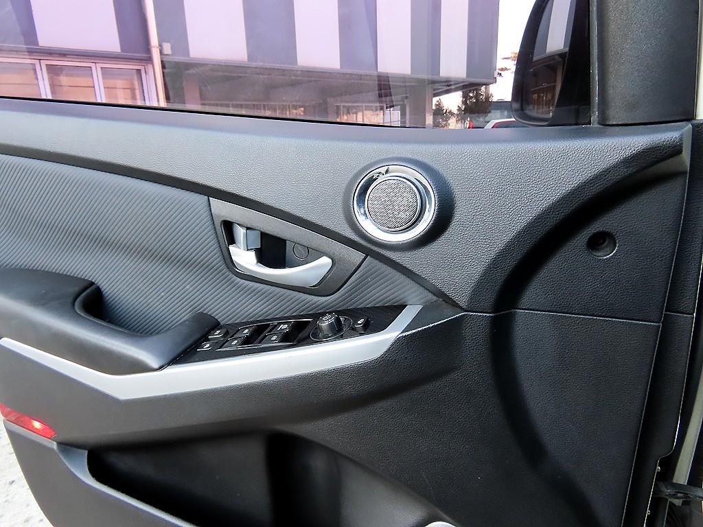 Ssangyong Korando - Vista 11