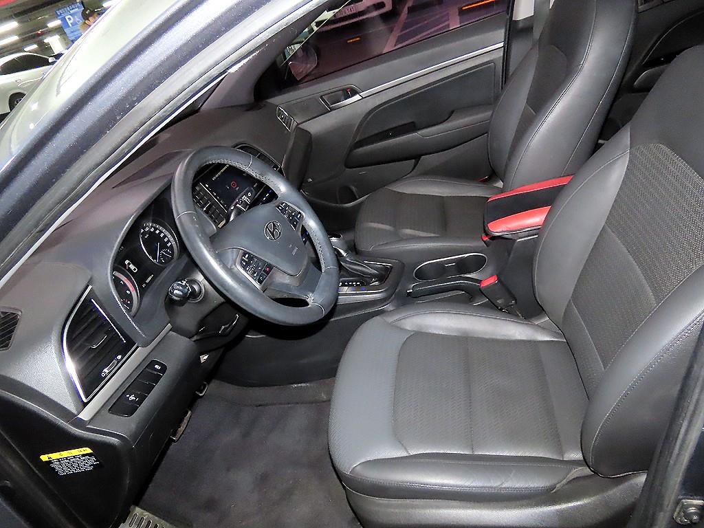 HYUNDAI Avante - Vista 6