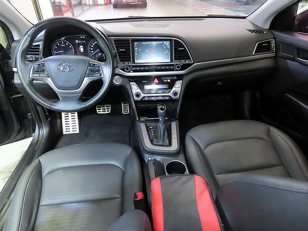 HYUNDAI Avante - Vista 10