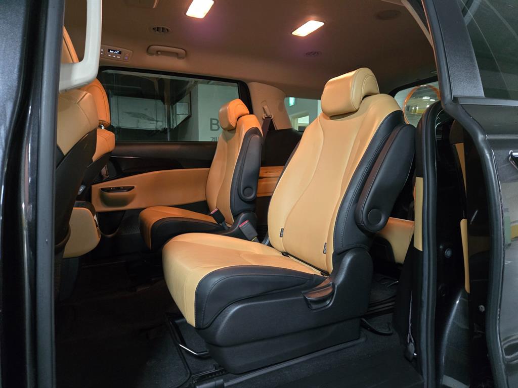 KIA Carnival - Vista 7