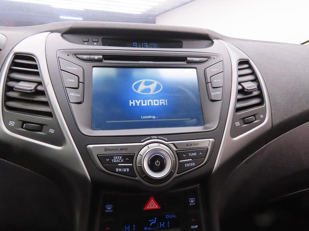 HYUNDAI Avante - Vista 12