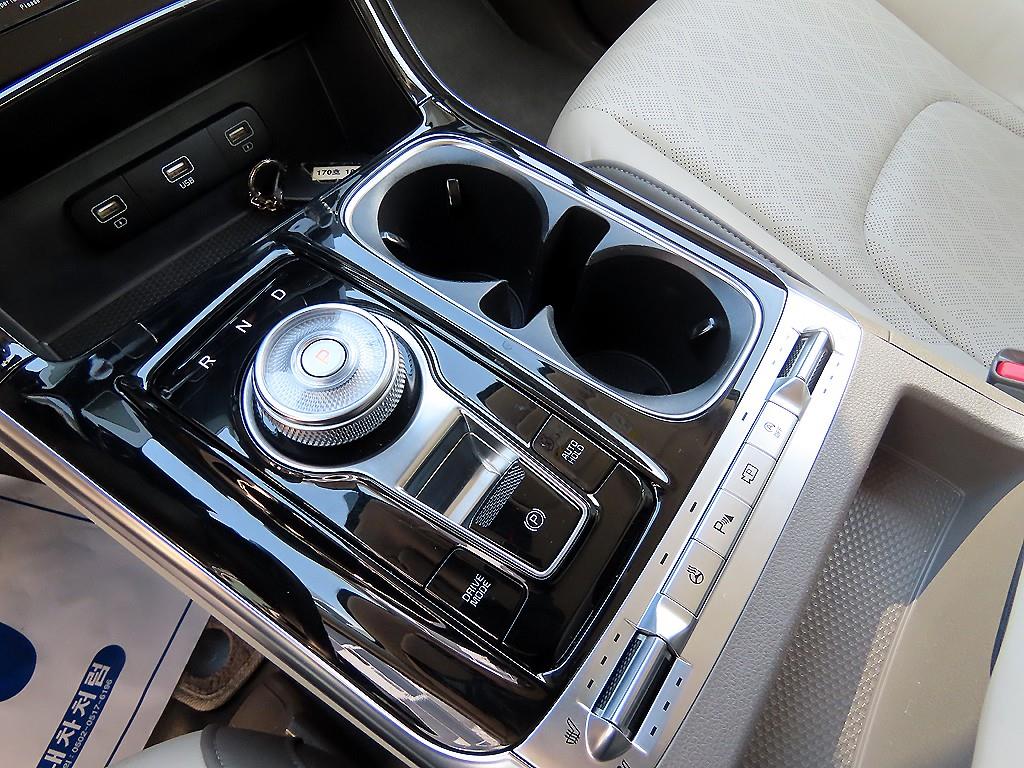 KIA Carnival - Vista 11