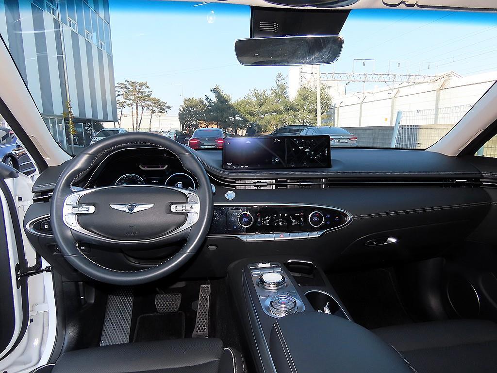 Genesis GV70 - Vista 7