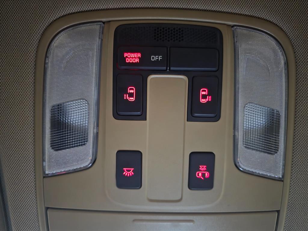 KIA Carnival - Vista 10