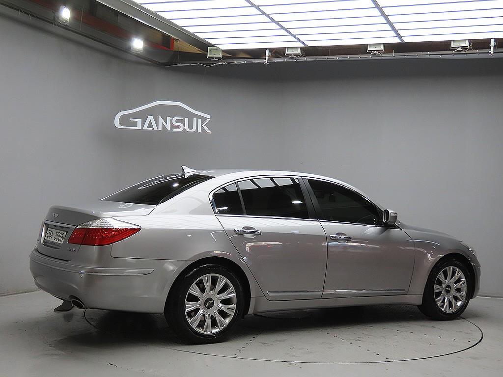 HYUNDAI Genesis - Vista 7