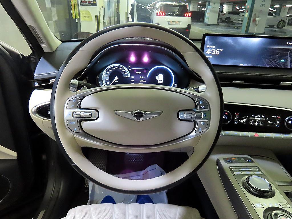 Genesis GV70 - Vista 8