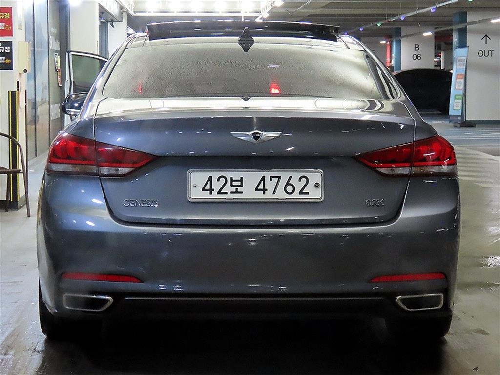 HYUNDAI Genesis - Vista 5