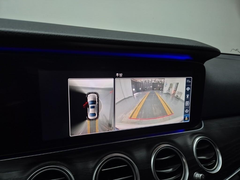 Mercedes Benz E class - Vista 10